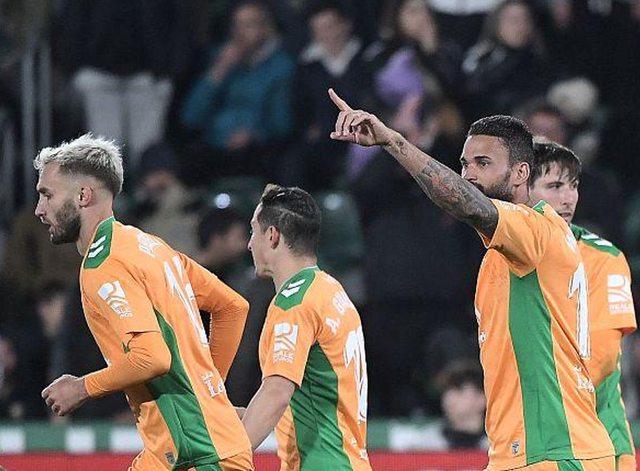 转折点辽宁本钢主帅复盘上海海港围绕西甲刷新队史纪录，现场解说直呼：字母哥与50激战德国队分钟